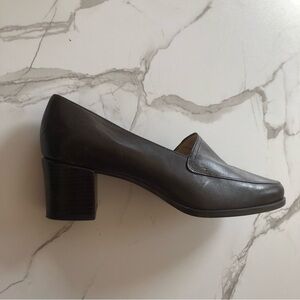 Size 6 leather loafers 90s vintage
